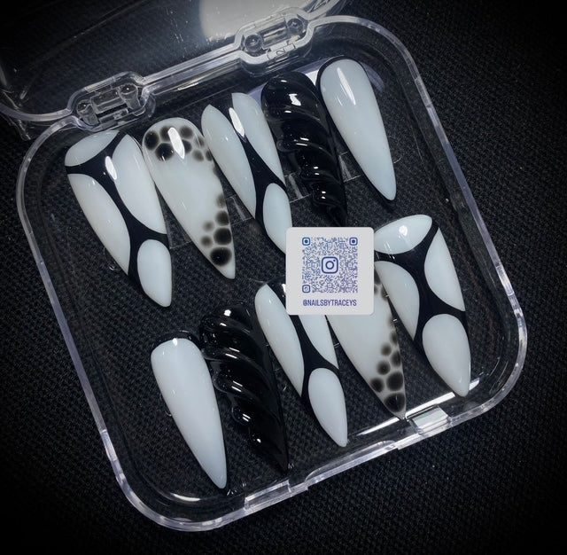 BLACK & WHITE STYLIST  PRESS ON NAILS