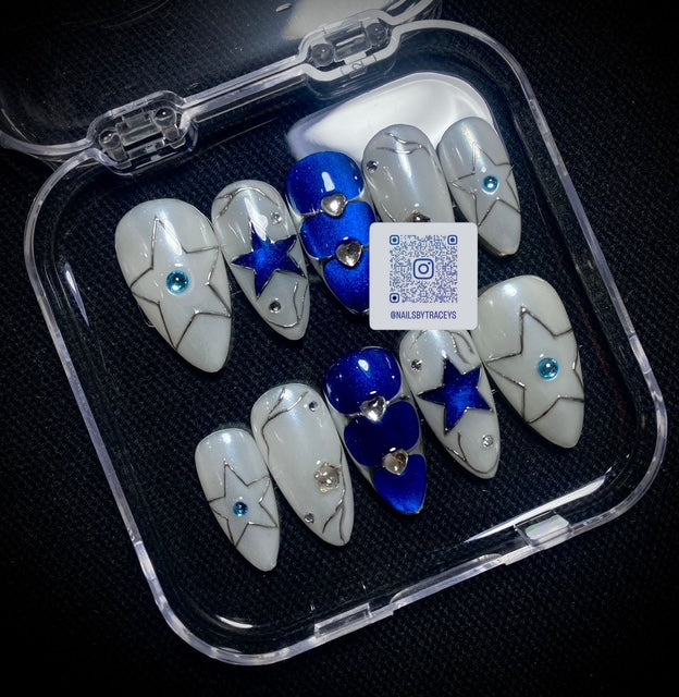 BLUE STAR  PRESS ON NAILS