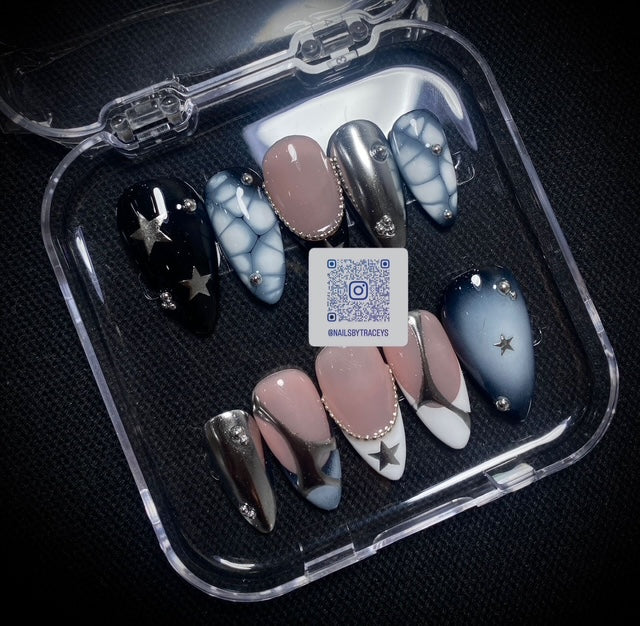 BLACK STAR PRESS ON NAILS